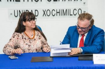 Firma del Convenio de colaboración Asamblea de Condóminos de Escocia # 29, Dra. Claudia Mónica Salazar Villava, Secretaria de la UAM Xochimilco y el Dr. Salvador Duarte Yuriar